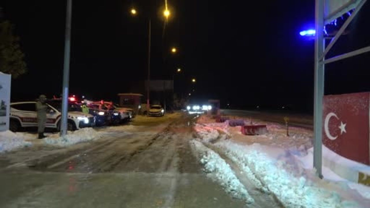 Kilis Valisi Tahir Şahin Seve Kontrol Noktasında Yeni Yıl Denetimi