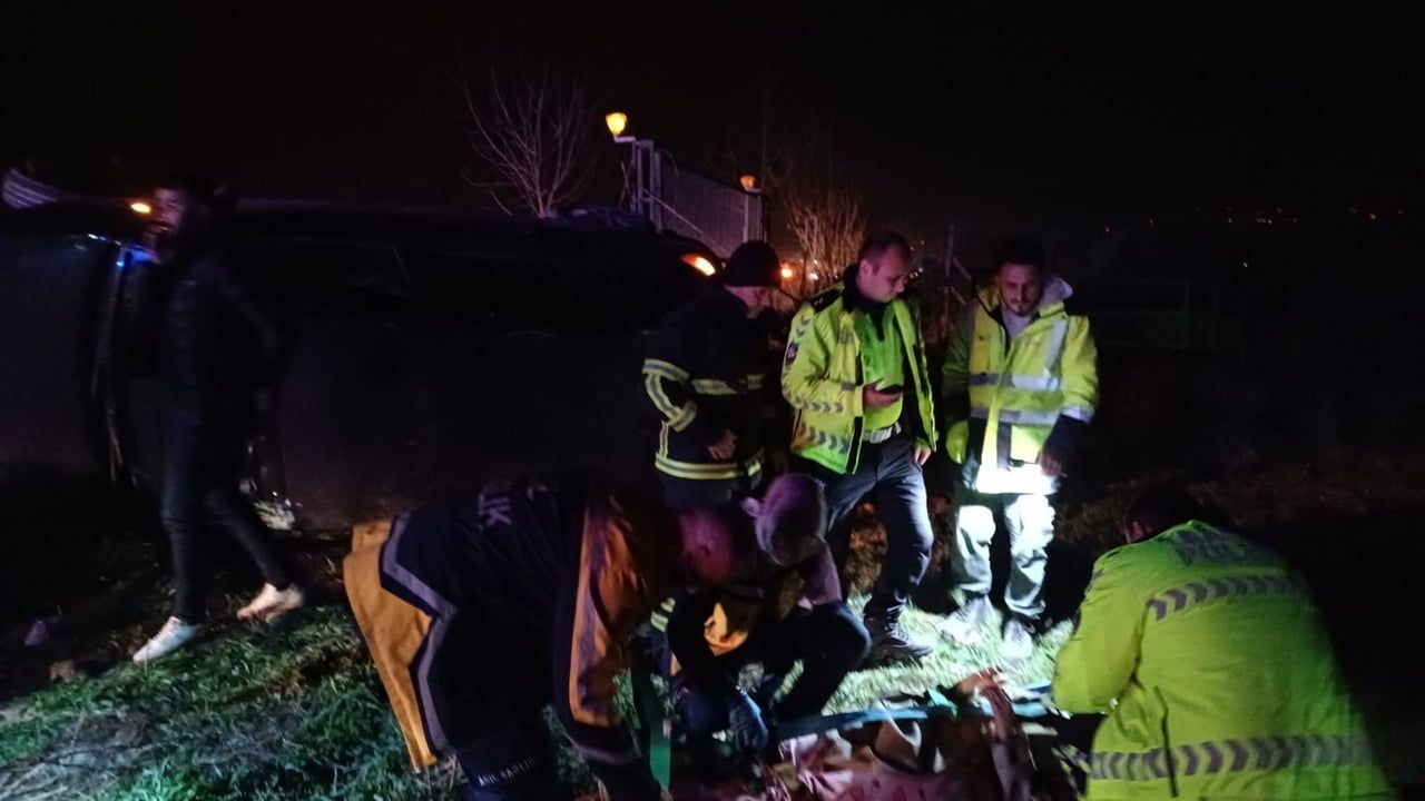 Kırıkhan'da otomobil devrildi: Sürücü yaralandı