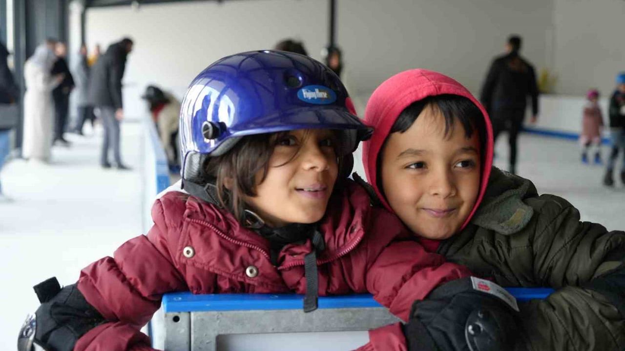 Kırıkkale'de Karnesini Getiren Çocuklara Ücretsiz Buz Pisti Keyfi