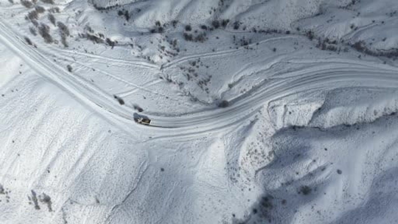 Kırıkkale'de köy yolları kar sonrası ulaşıma açıldı