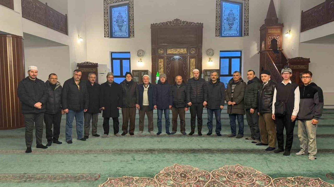 Kırklareli'de Pazar Sabah Namazı İstasyon Mahallesi Ulu Camii'de