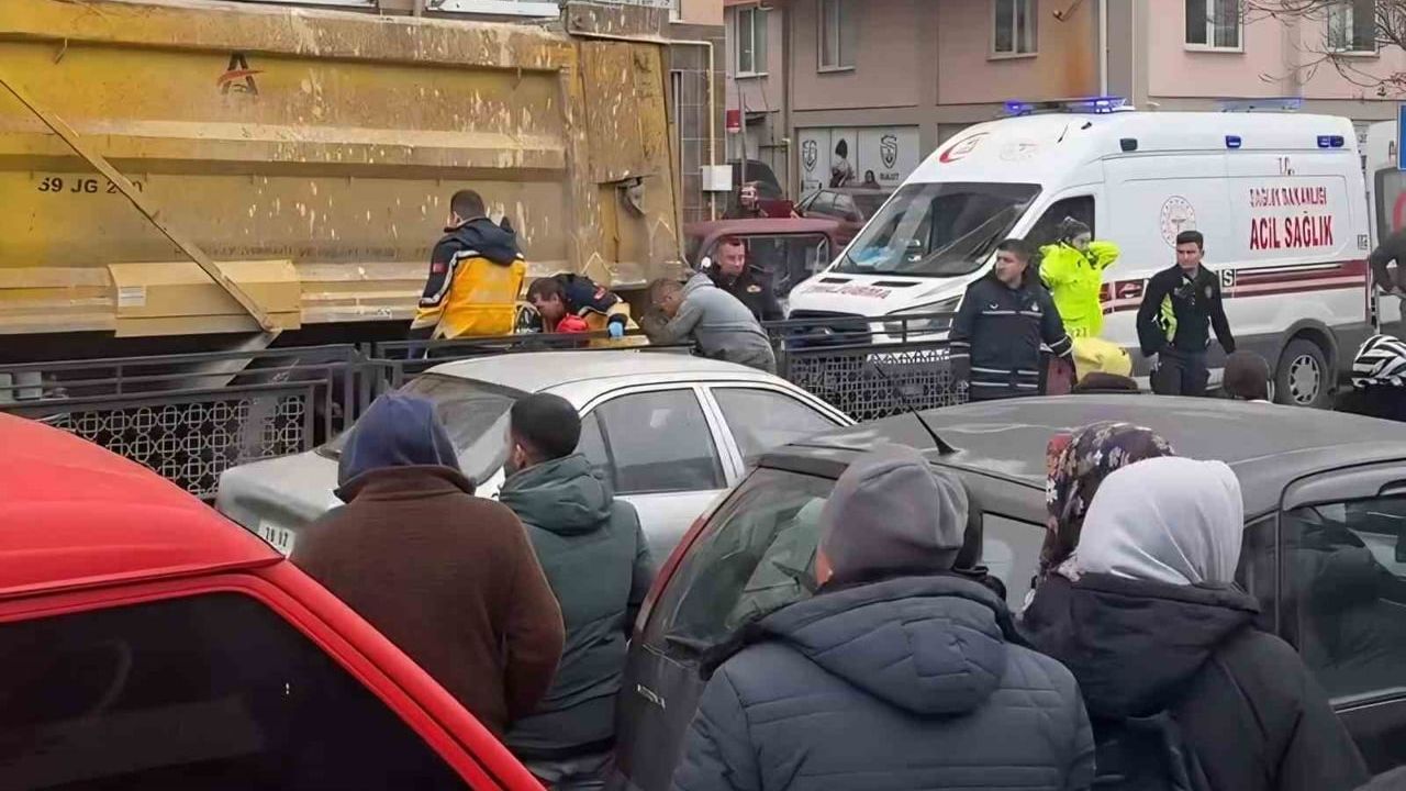 Kırklareli'de yaya geçidinde kamyon çarpması: Kadın yaralandı, vatandaşlar sürücüye tepki gösterdi