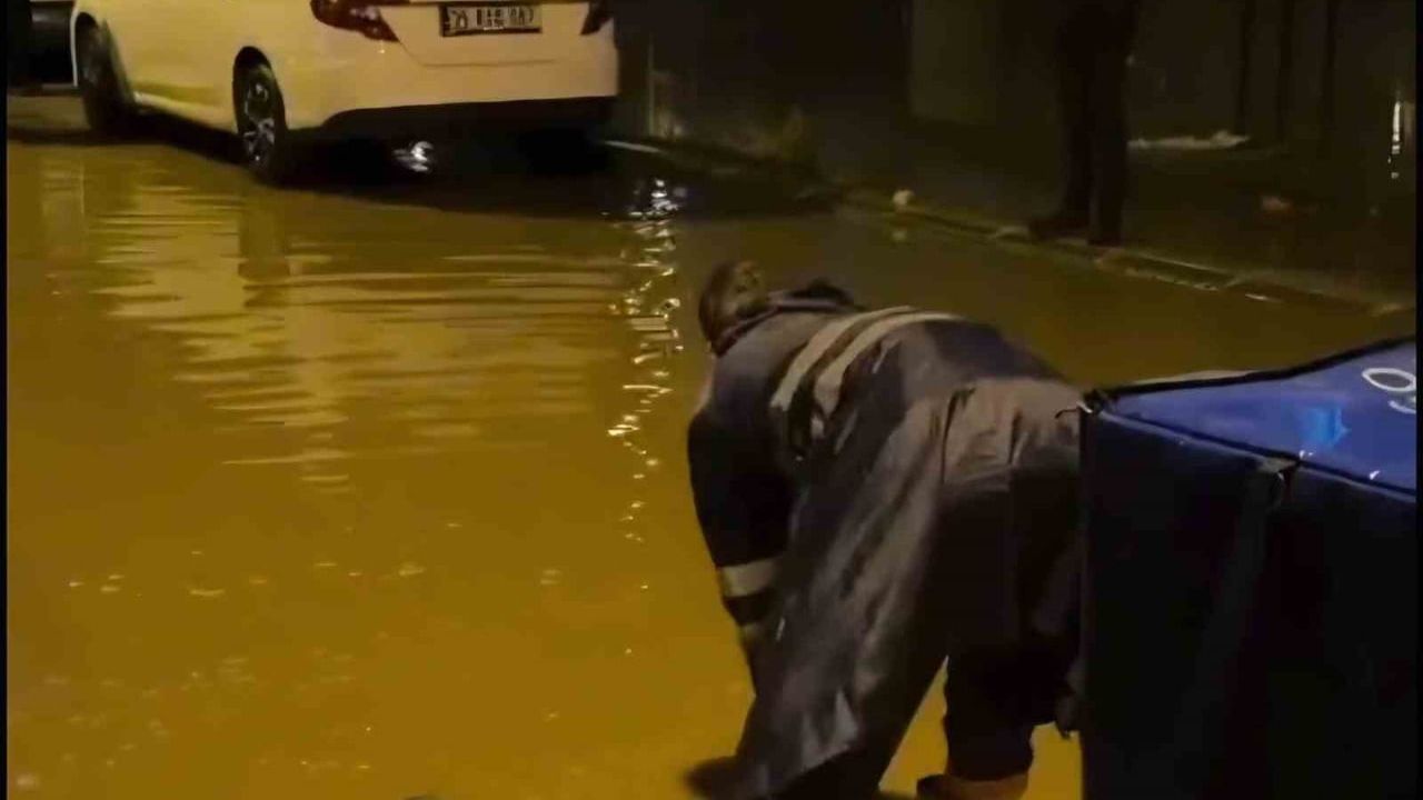 Kırklareli'nde kuvvetli sağanak yaşamı olumsuz etkiledi