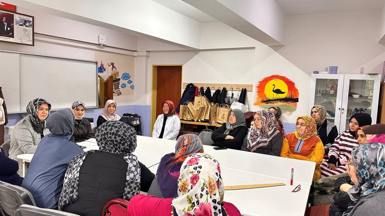 Kırsalda Aile İçi İletişim için 'Kadın Kadına' Projesi Sahada