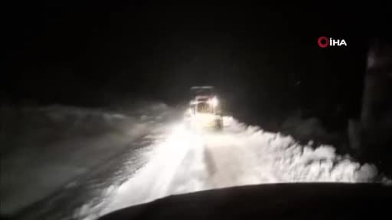 Kırşehir'de kar sonrası kapanan yollar ulaşıma açıldı