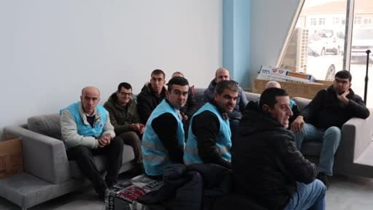 Kırşehir'de Vali Yardımcısı ve Gençler Gözleri Bağlı Araç Kullandı