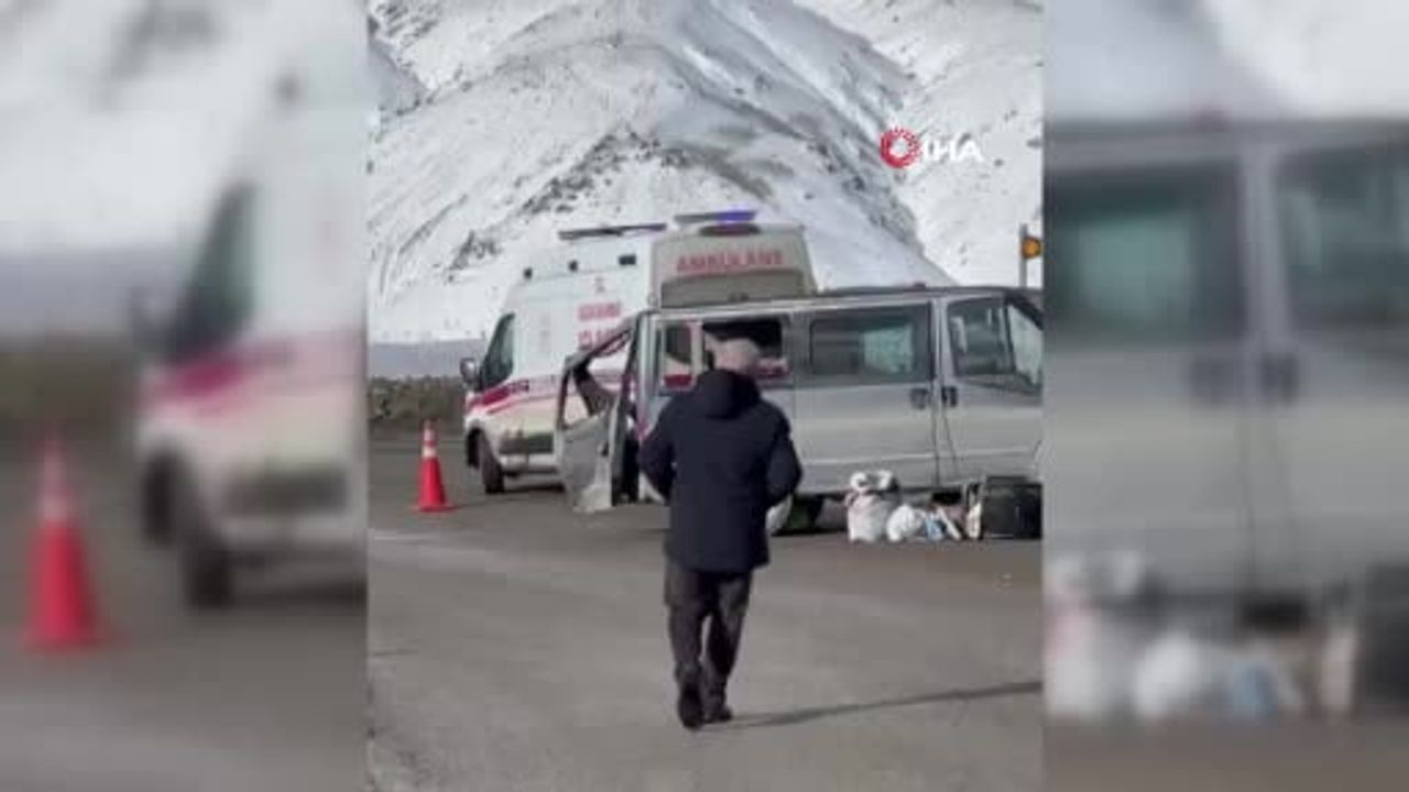 Kızıldağ Geçidi'nde otobüs ile minibüs çarpıştı: 3 yaralı