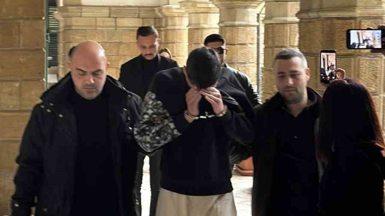 KKTC'de otomobil galerisine ateş açan zanlılara 7’şer gün tutukluluk