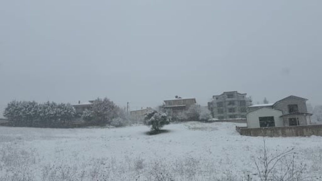 Kocaeli beyaza büründü: Kar yağışı etkili oldu