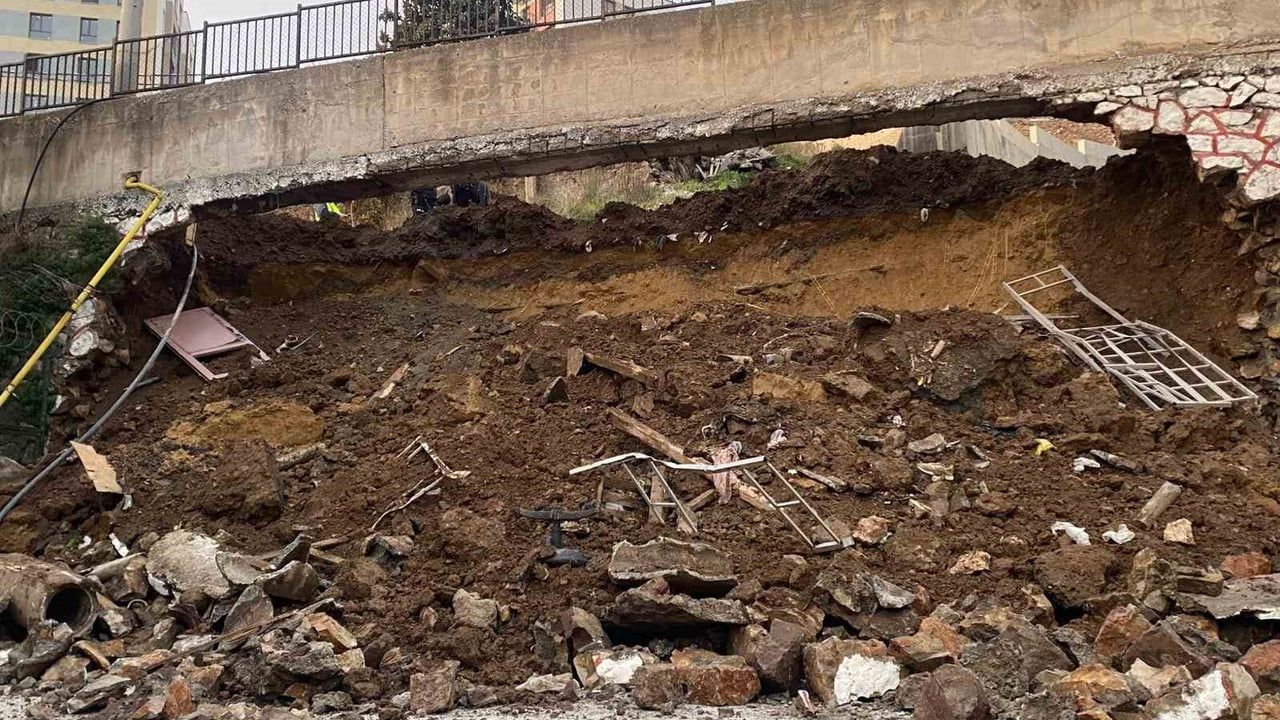 Kocaeli'de 10 metrelik istinat duvarı okul bahçesine çöktü