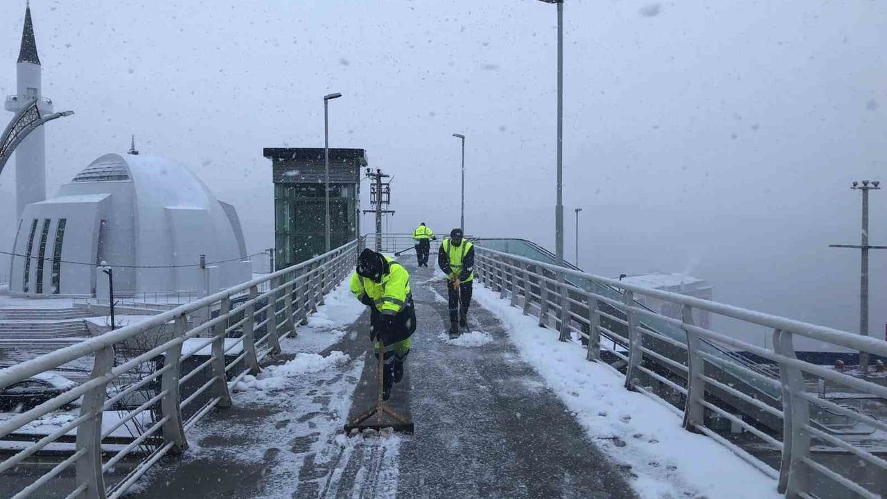 Kocaeli'de kar mesaisi: bin 200 personel ve 354 araç sahada