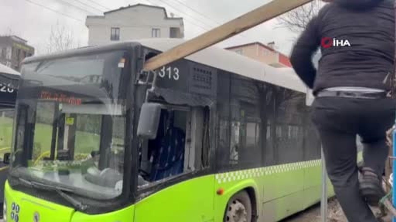 Kocaeli'de kuvvetli rüzgar: Hereke Cumhuriyet Mahallesi'nde 186 evin çatısı zarar gördü