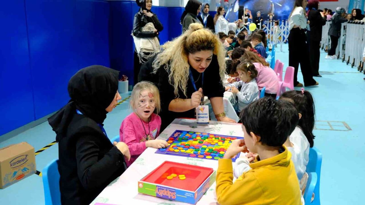 Kocaeli'de 'Okula Bi' Mola' Yarıyıl Etkinlikleri Çocuklarla Buluştu