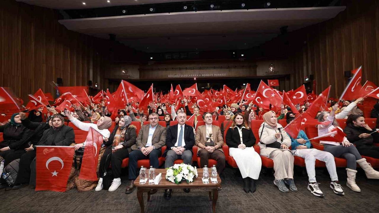 Kocaeli'de seminer: Akran zorbalığı ev içinde de başlar uyarısı