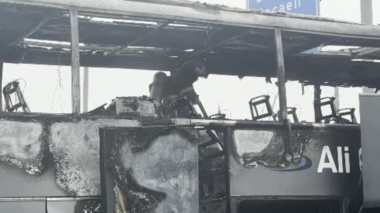 Kocaeli'de seyir halindeki şehirler arası otobüste yangın—Facia son anda önlendi