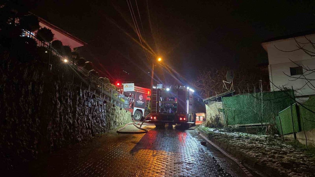 Kocaeli Kartepe'de bungalov yangını kontrol altına alındı