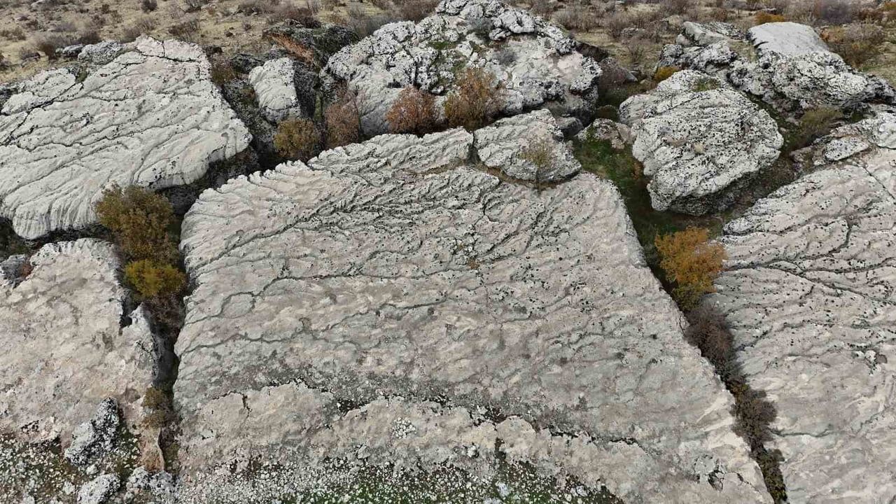 Kocaköy’de 20 bin yıllık kimyasal aşınma: Taşta Fırat ve Dicle minyatürleri oluştu