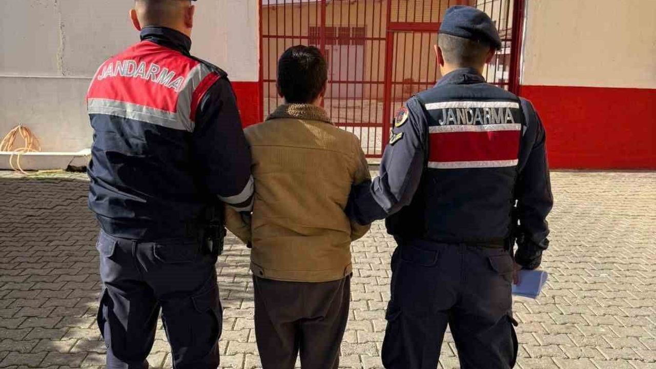 Koçarlı’da 6 yıl 3 ay hapis cezası bulunan şahıs jandarmaya teslim edildi