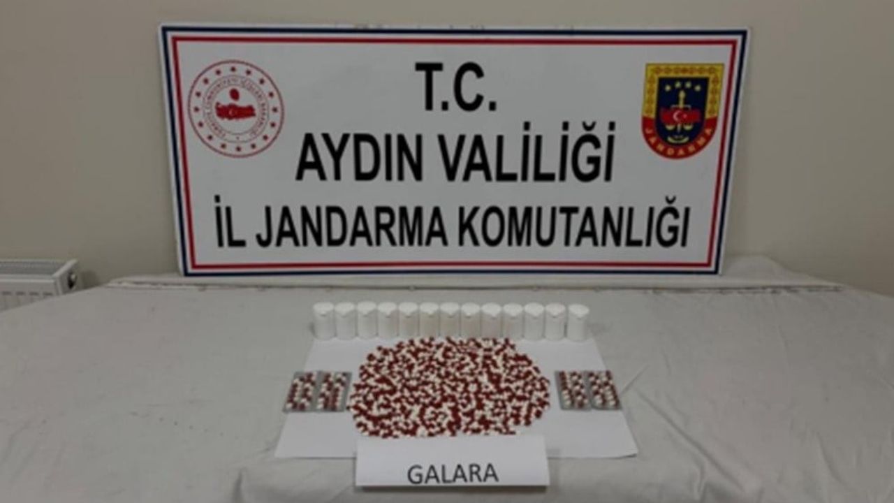 Koçarlı'da jandarma yol kontrolünde bin 53 sentetik ecza ele geçirildi