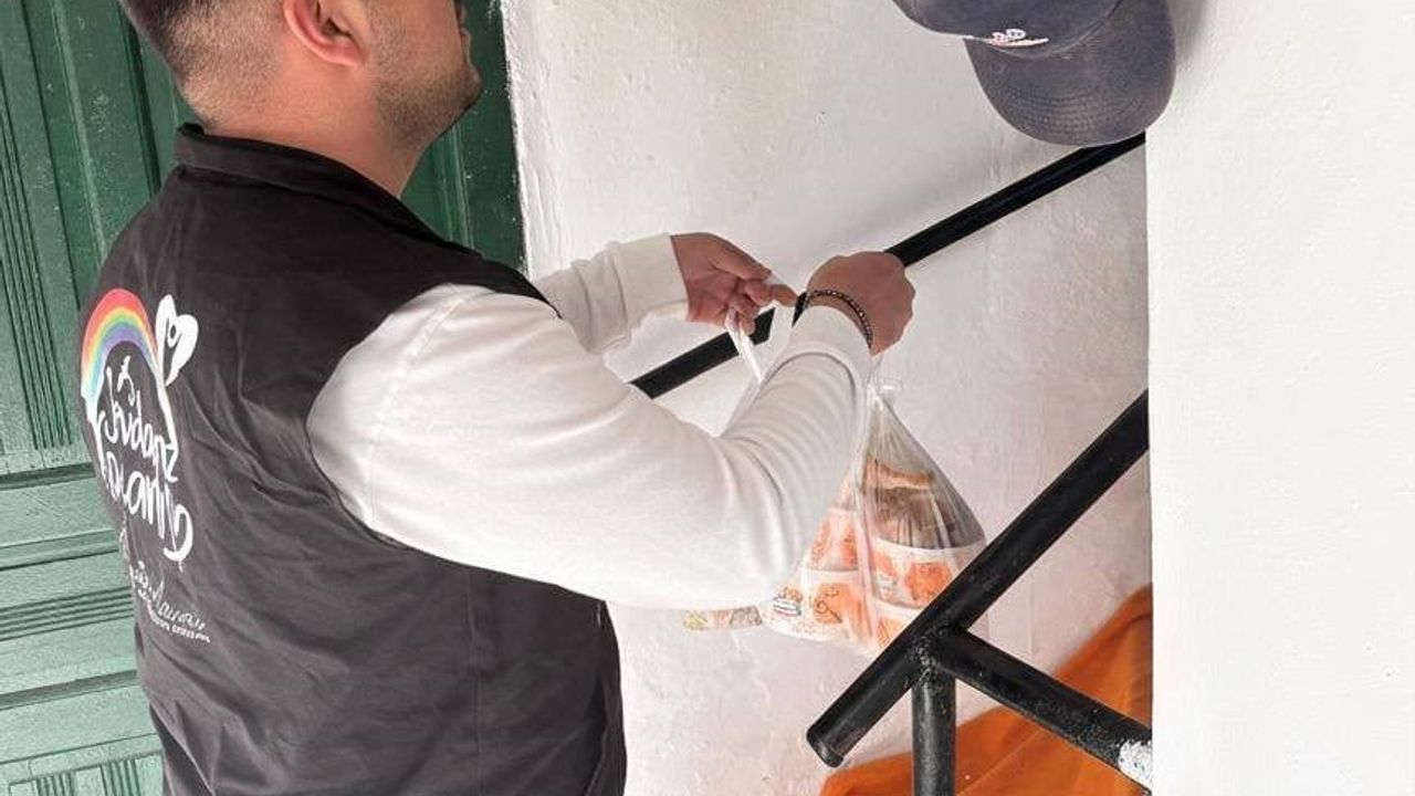 Koçarlı'da sıcak yemek ve odun desteği