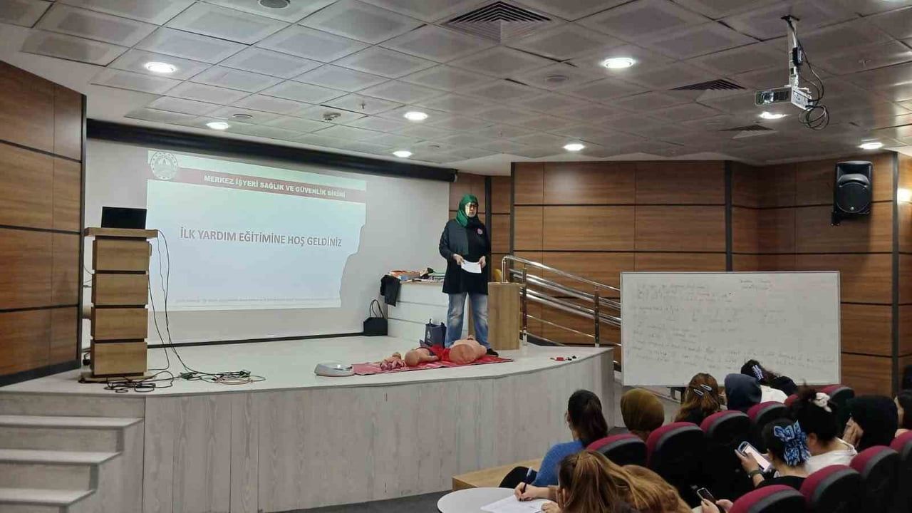 Koçarlı KYK Yurdu'nda İlk Yardım Eğitimi