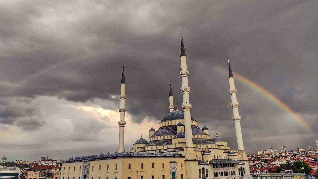 Kocatepe Camii Semalarında Gökkuşağı Büyüledi