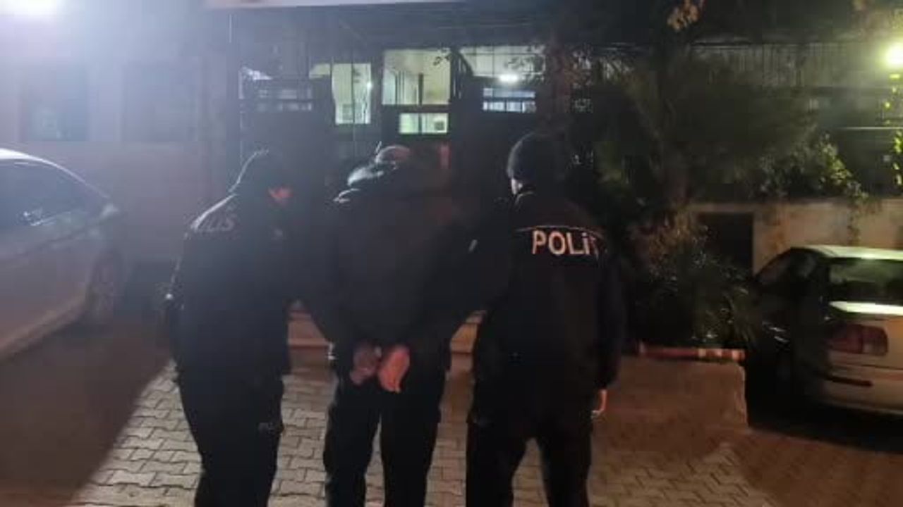 Konak'ta silahlı yağma suçundan 19 yıl 4 ay 7 gün hapis cezası olan firari tutuklandı