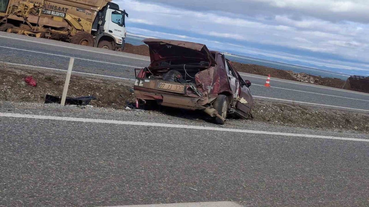 Konya Beyşehir'de otomobil devrildi: 2 yaralı