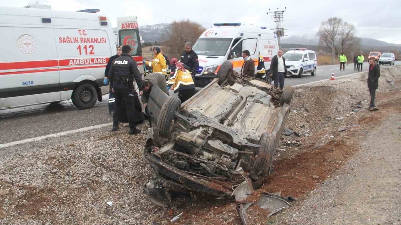 Konya Beyşehir'de otomobil devrildi: 6 yaralı