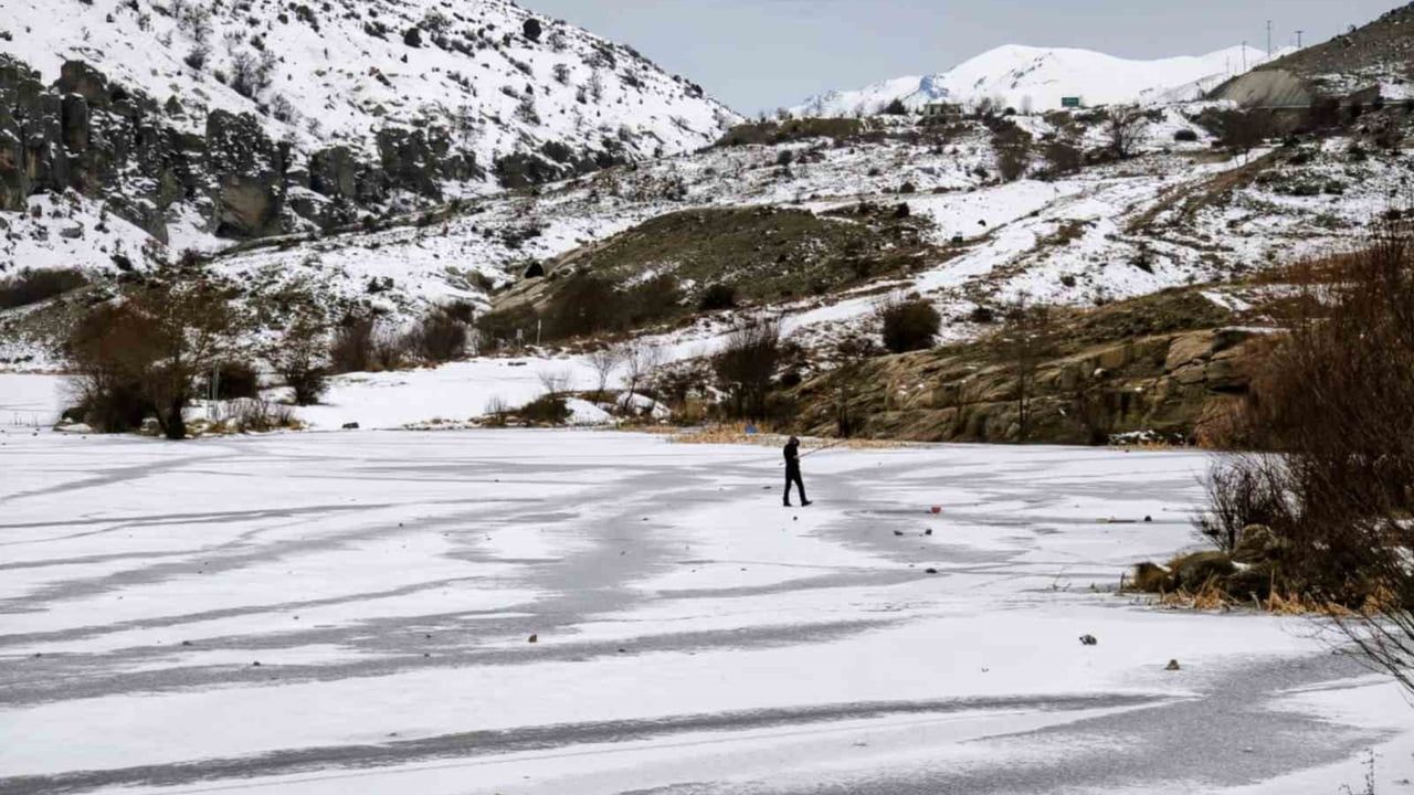 Konya'da Bulumya Göleti'nin Yüzeyi Tamamen Dondu