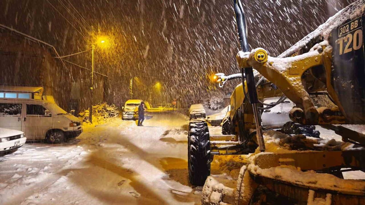 Konya Derbent'te kar yağışı Aladağ'ı beyaza bürüdü