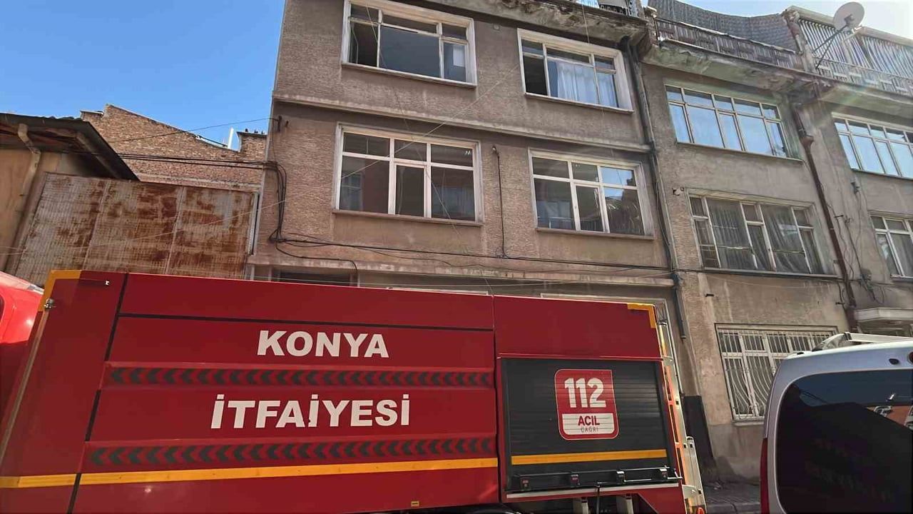 Konya Meram'da apartmanda yangın: 2 kişi dumandan etkilendi