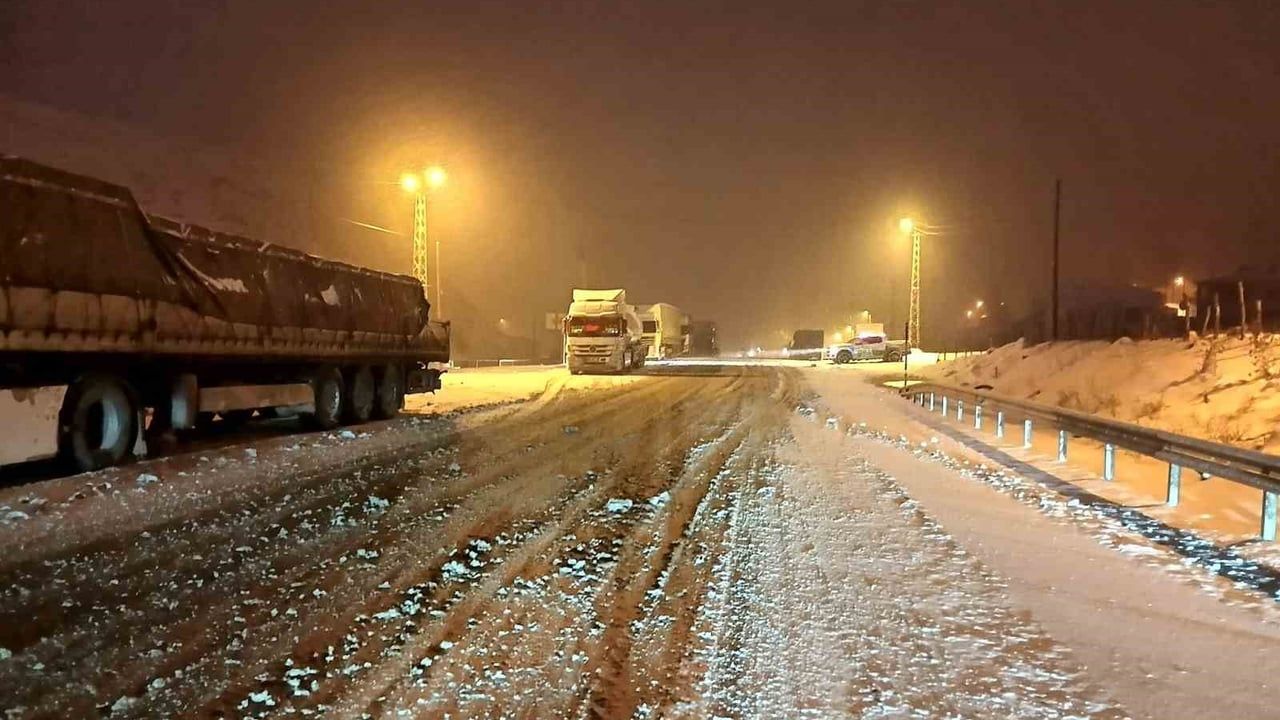 Kop Dağı Geçidi'nde ulaşım yeniden sağlandı