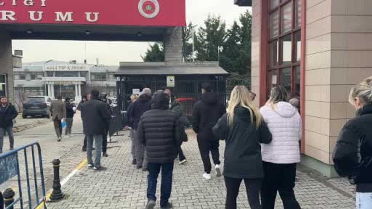 Koro sanatçısı Emrah Erdem Gedik Bahçelievler'de camdan düşerek yaşamını yitirdi