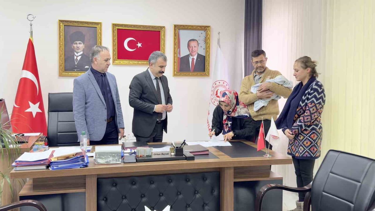 Koruyucu Aile Projesi Bir Bebeği Sıcak Yuvaya Kavuşturdu