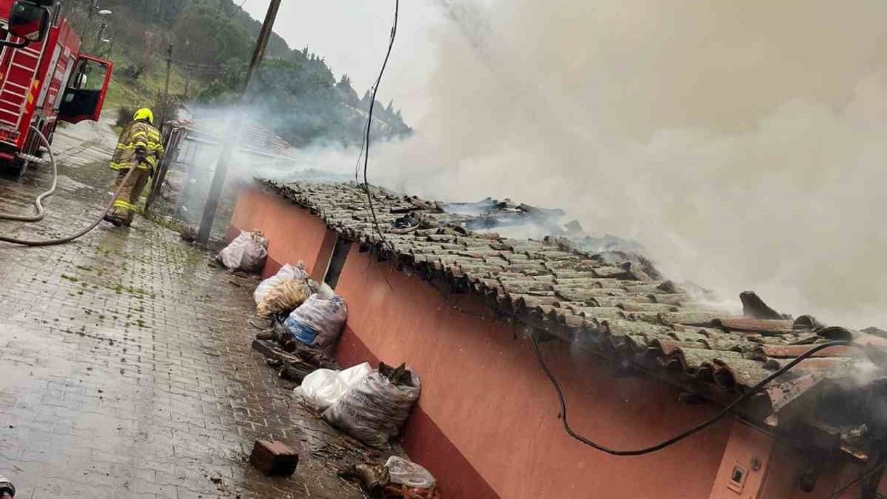 Köteyli Mahallesi'nde tek katlı müstakil ev yangında kullanılamaz hale geldi