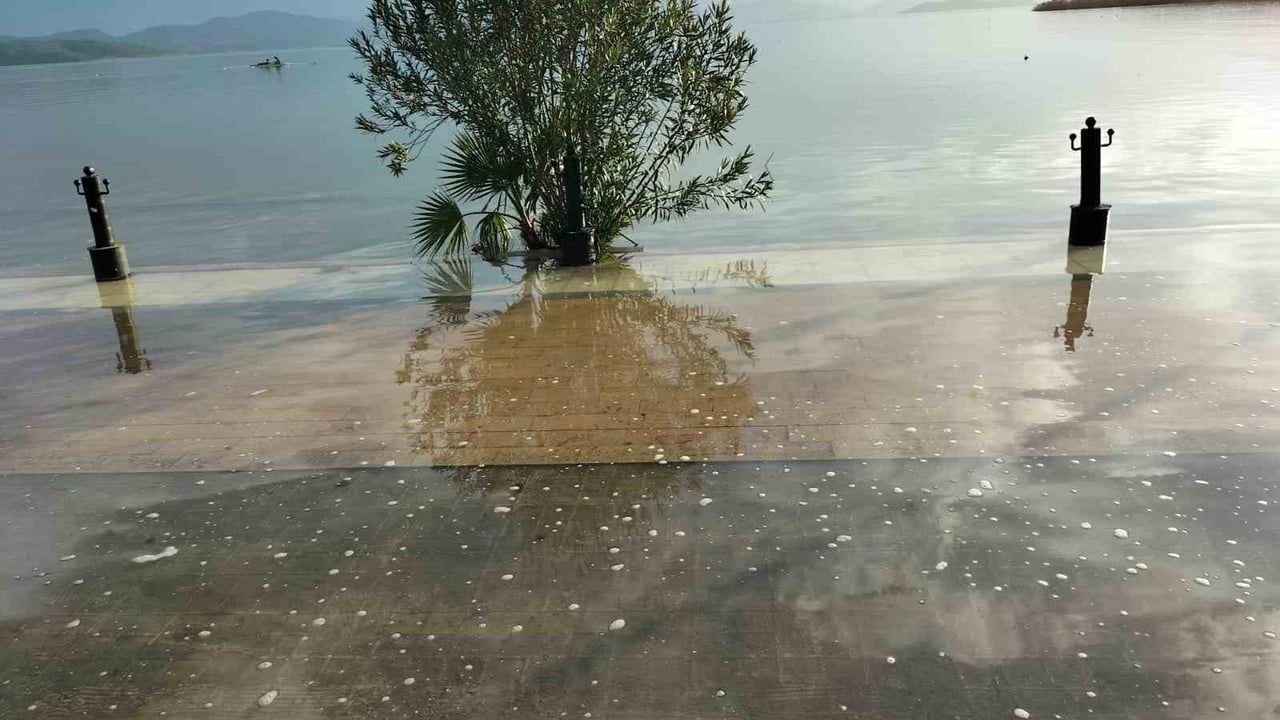 Köyceğiz Gölü taştı, Atatürk Kordonu kısmen su altında