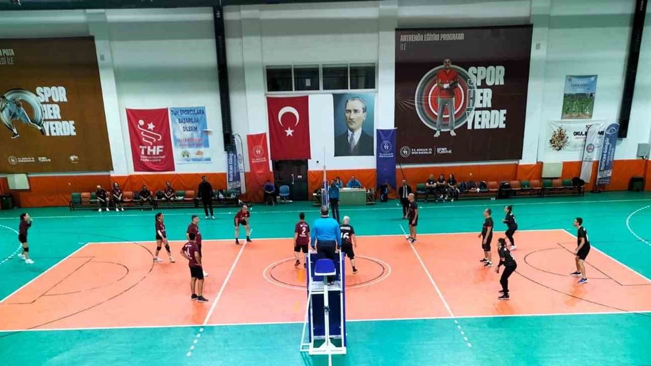 Köyceğiz Voleybol Turnuvası çeyrek finalleri başlıyor