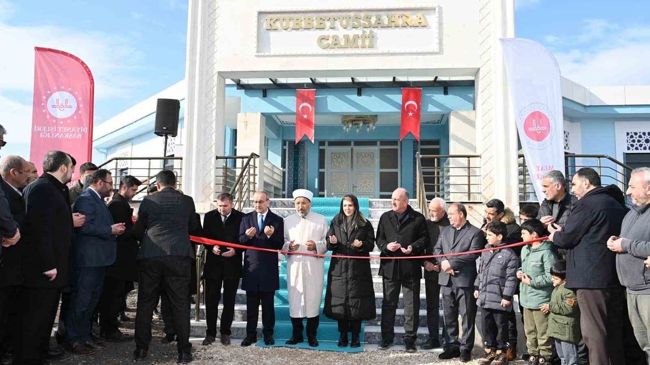 Kubbetü’s-Sahra Camii Malatya Yeşilyurt'ta ibadete açıldı