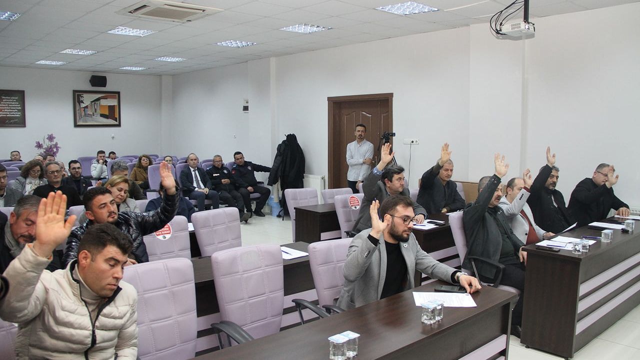 Kula Belediyesi'nde ilk meclis toplantısı 'ret' oylarıyla sonuçlandı