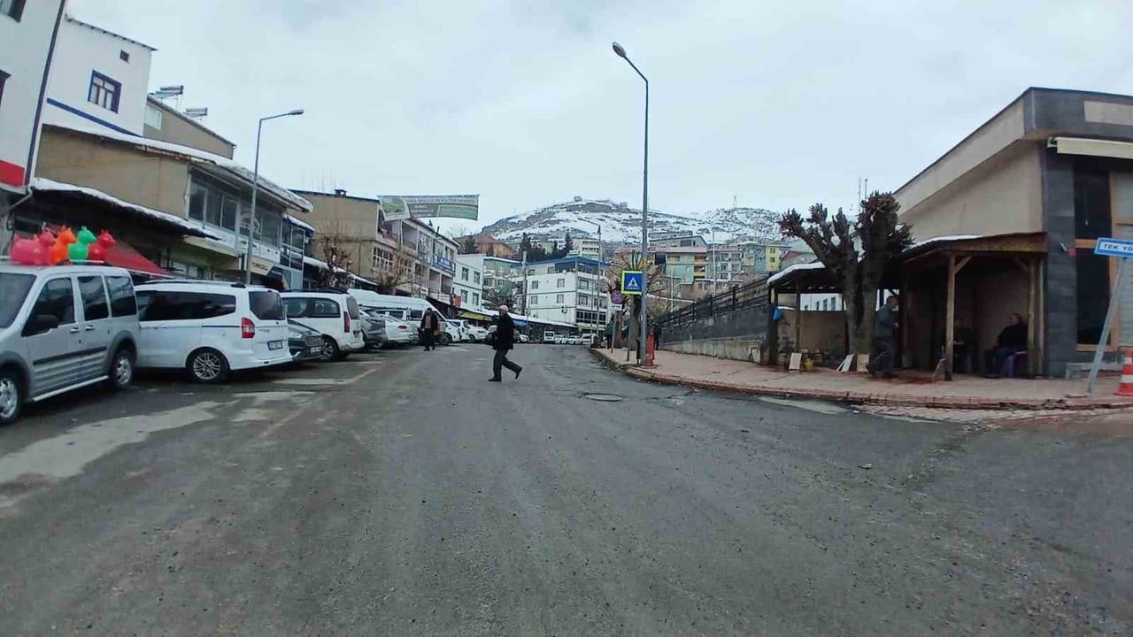 Kulp’ta hayat normale döndü: Belediye karları şehir dışına taşıdı