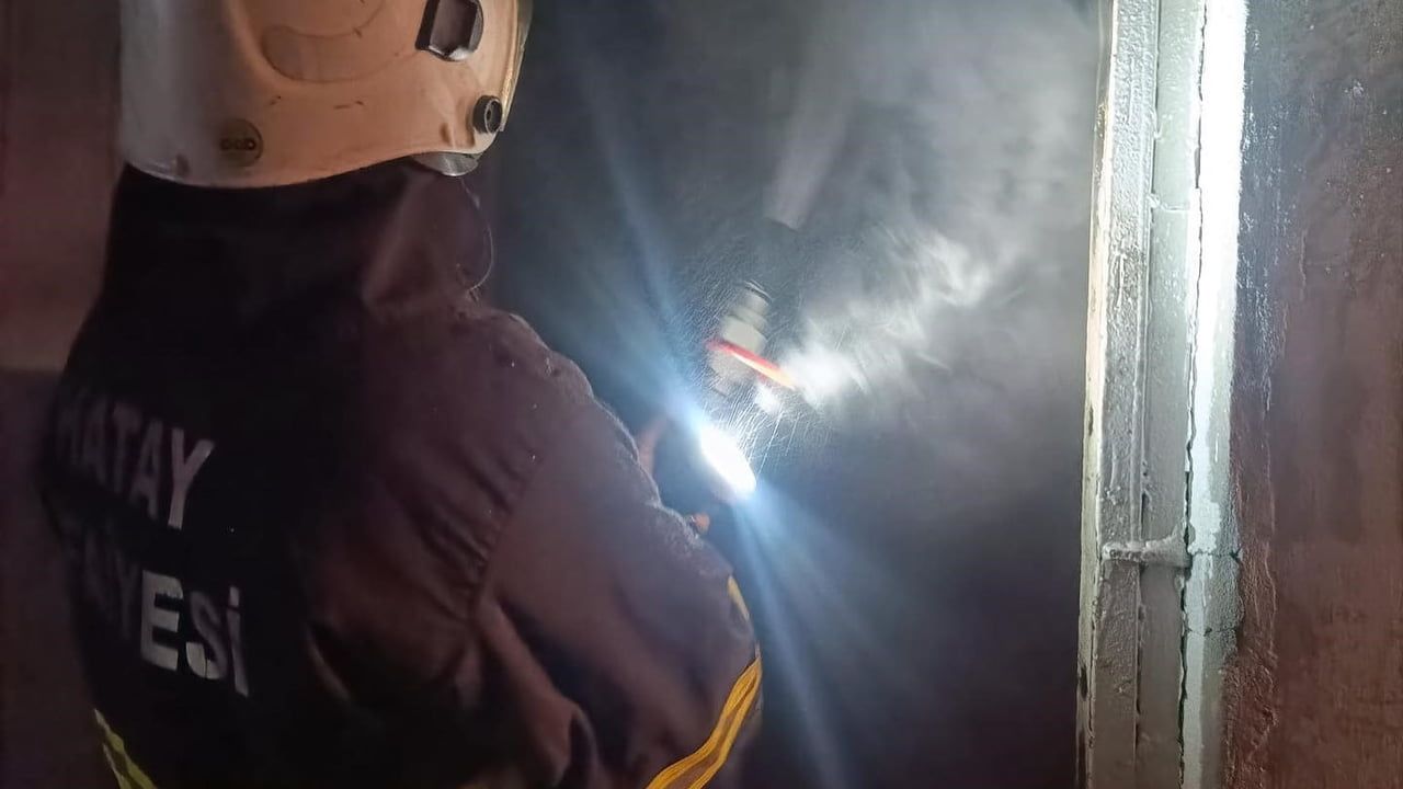 Kumlu'da müstakil evde çıkan yangın itfaiye tarafından söndürüldü