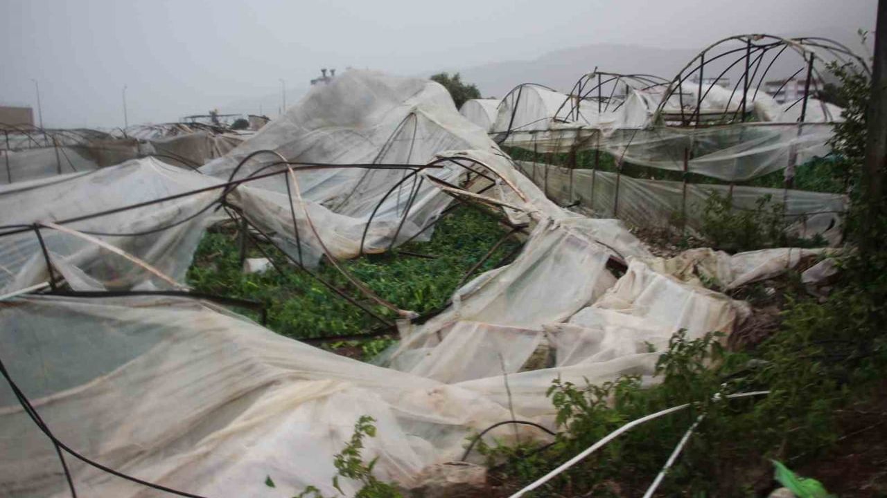 Kumluca’da hortum seralarda büyük tahribat: Yaklaşık 150 dönüm zarar