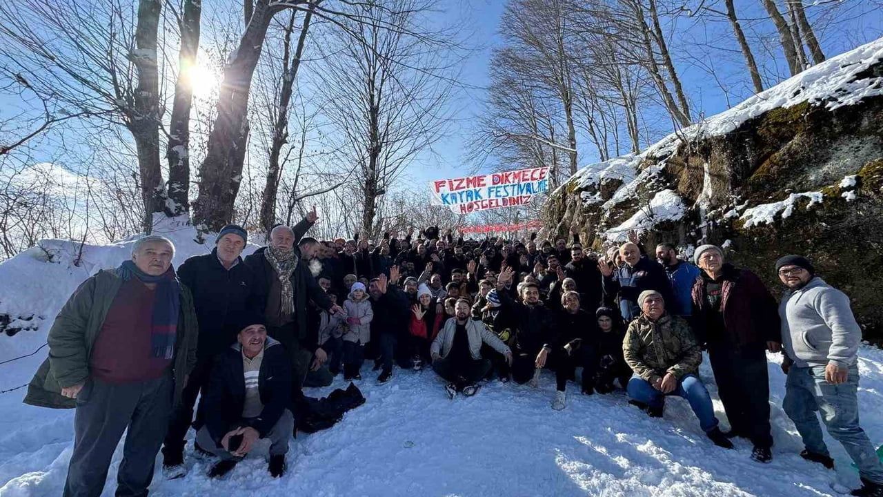 Kumru'da Kar Şenliği: 150 Kişilik Toplu Kayma Anı