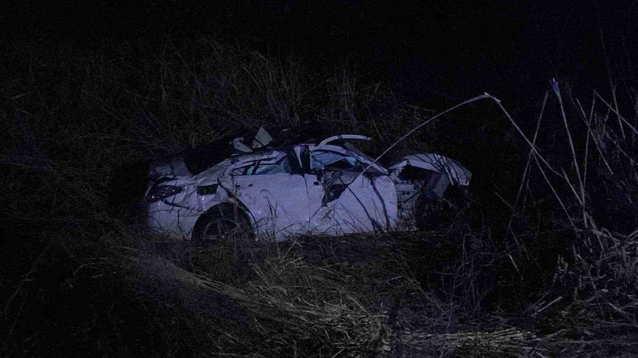 Kurtkulağı Kavşağı'nda refüje çarpan araç dere yatağına yuvarlandı: 1 ölü, 3 ağır yaralı