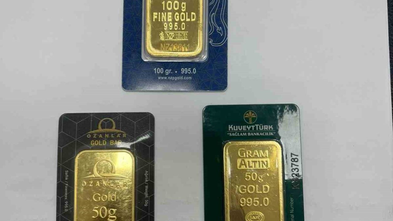 Kuru temizlemede bulunan yaklaşık 200 gram külçe altın sahibine teslim edildi