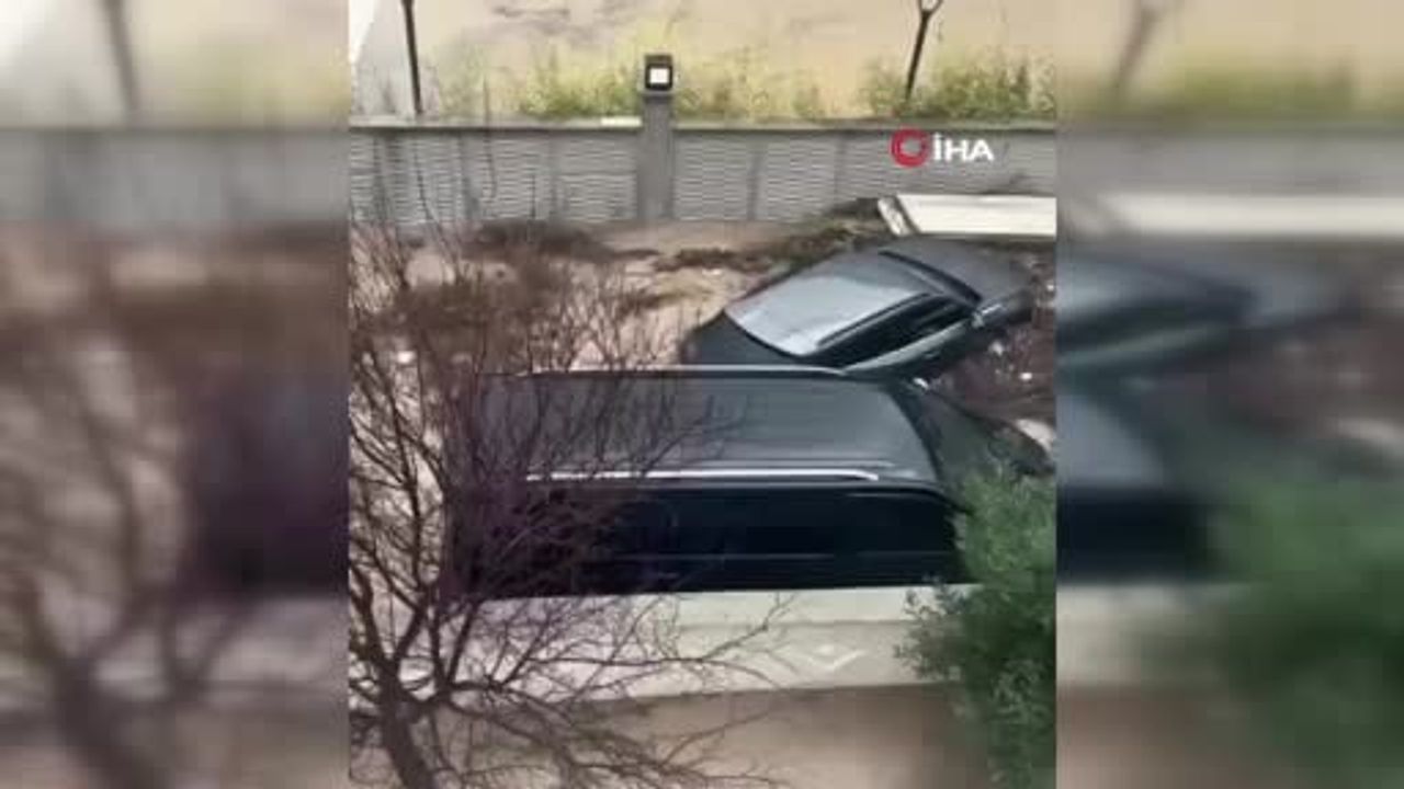 Kuşadası'nda 30 dakikalık sağanak sonrası Davutlar ve Güzelçamlı sele teslim