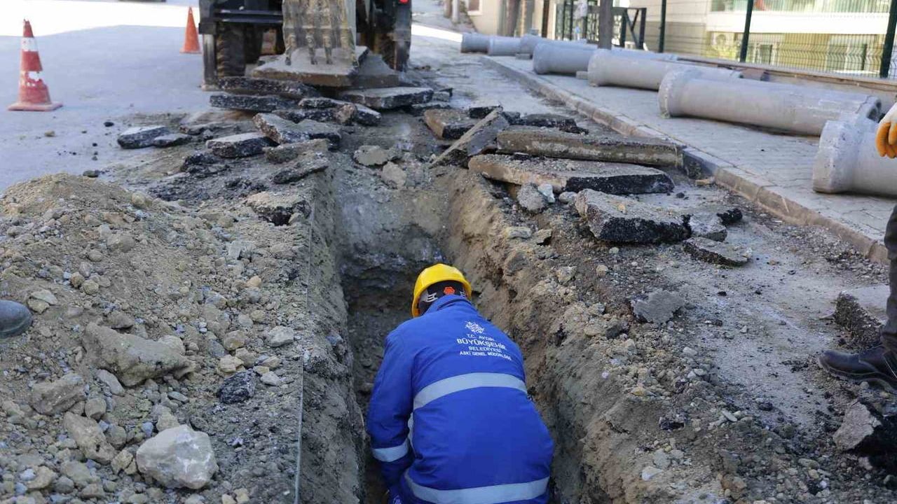 Kuşadası'nda Altyapı Çalışmaları Devam Ediyor