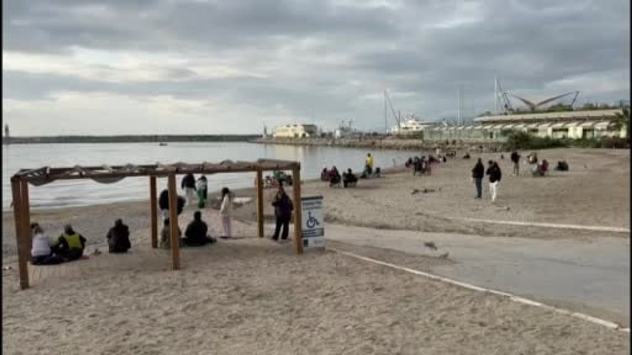 Kuşadası'nda fırtına sonrası güneş açtı, sahiller canlandı