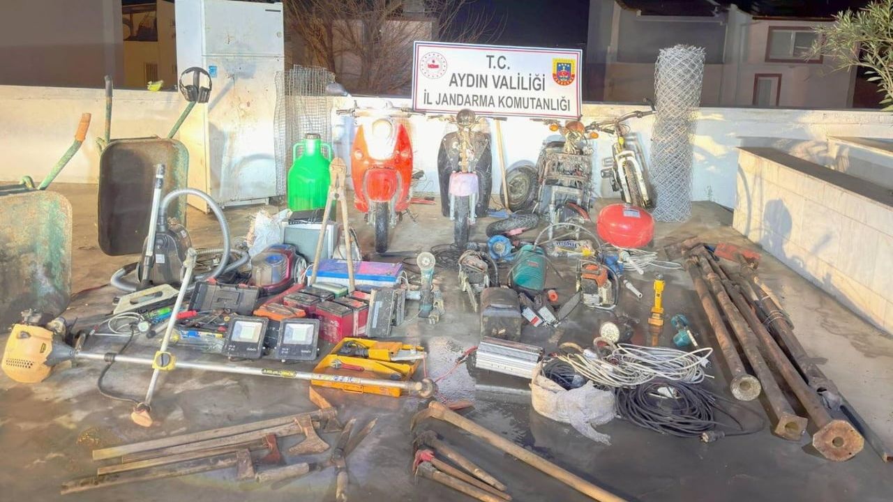 Kuşadası'nda seli fırsat bilen şüpheli 4 evi soydı, jandarma yakaladı